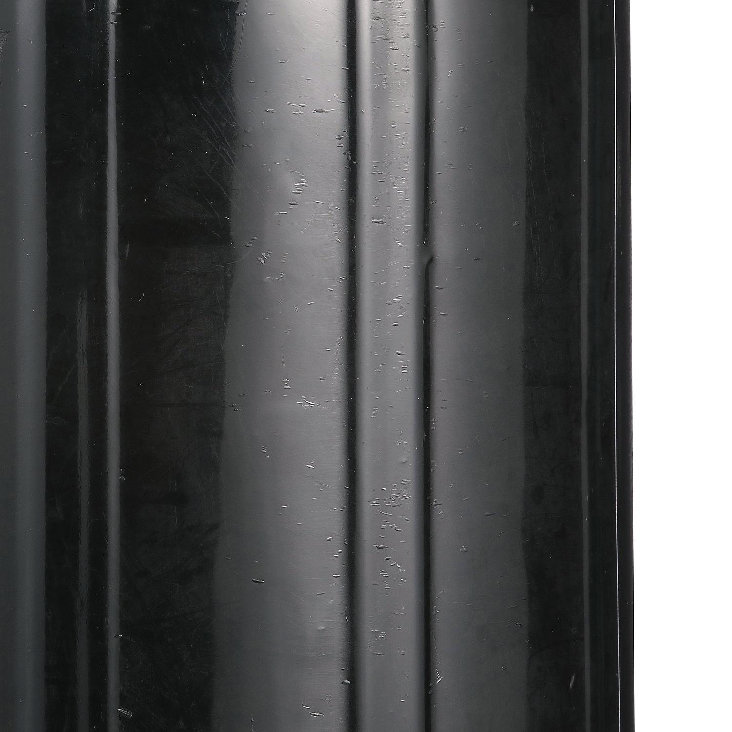 Center Hole Ribbed Fender, Black, 8in x 20in